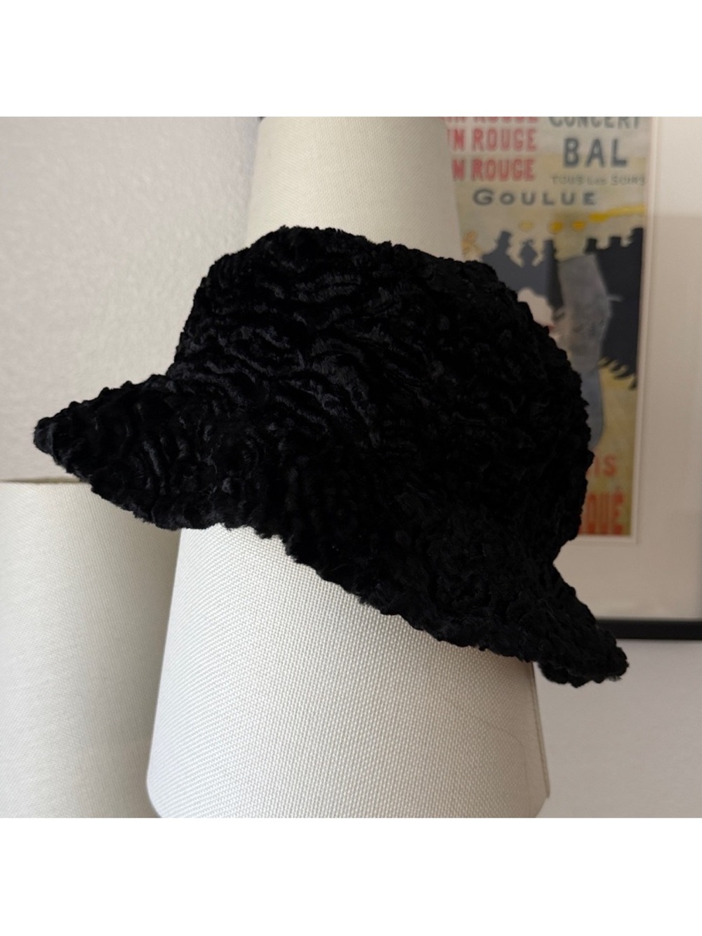 Chico’s Reversible Bucket Hat Face Motif Faux Curly Lamb Fur - Picture 3 of 6